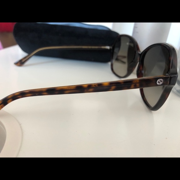Authentic Tortoise Roung sunglasses with GG. - Picture 3 of 8